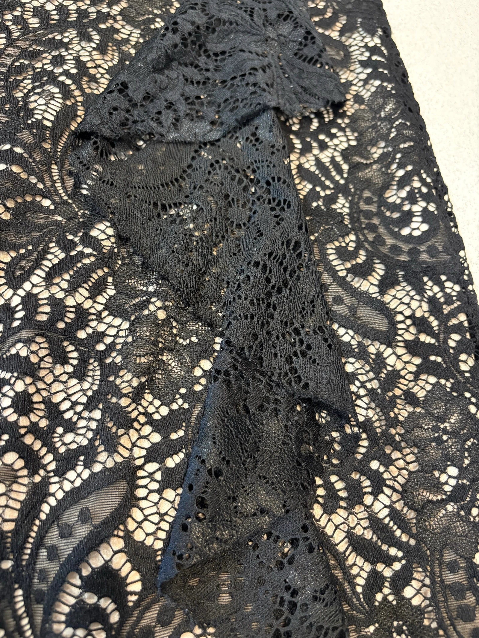 Jupe midi Dorothy Perkins en dentelle noire – T38 – photo 3